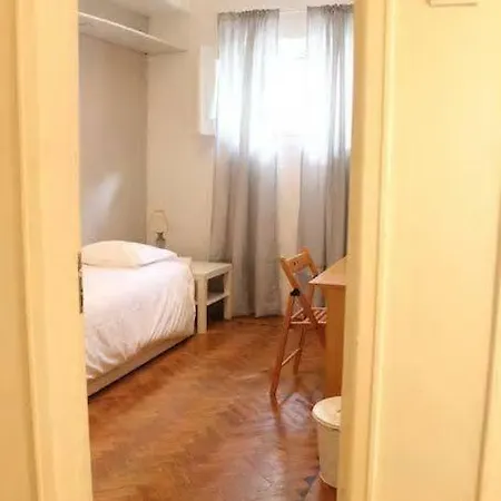 Апартаменты Charming In The Heart Of
